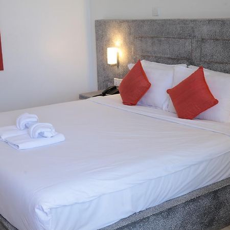 K9 Riverside Hotel 프놈펜 외부 사진