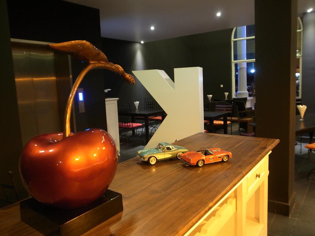 K9 Riverside Hotel 프놈펜 외부 사진