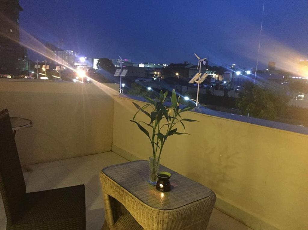 K9 Riverside Hotel 프놈펜 객실 사진